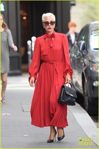 lady-gaga-christian-carino-out-in-paris-02.thumb.jpg.af9f87d61ffd93c08e314189da3aaa85.jpg