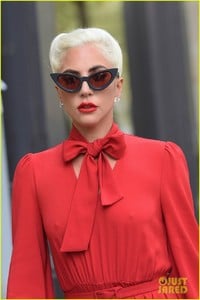 lady-gaga-christian-carino-out-in-paris-03.thumb.jpg.ee60fb01cae6c07b153532d2e7e14b66.jpg