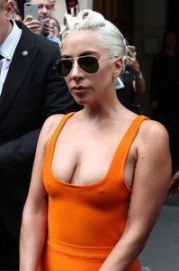 lady-gaga-leaves-her-hotel-in-paris-08-30-2018-1.jpg