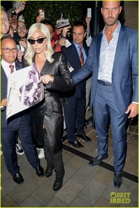 lady-gaga-london-september-2018-01.thumb.jpg.89d775b066996ffecc9ea414bbd481bb.jpg