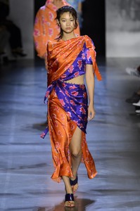 prabal-gurung-rs19-4874.thumb.jpg.d85cfa3c1bb7bbce528dd957ba7705e1.jpg