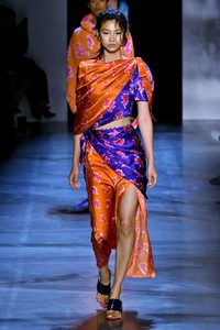 prabal-gurung-rtw-ss19-photos-14(1).thumb.jpg.697185c606c1ececcdddde71c096710d.jpg