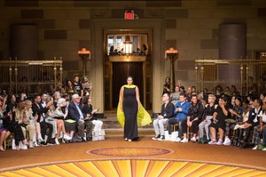 siriano-rs19-0387.thumb.jpg.bb76556aaa7e4b1784f4b970393a9c85.jpg