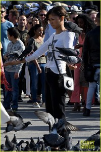 tom-holland-zendaya-pigeons-spider-man-set-44.jpg