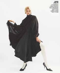 voguethailand_september2018-22bb54f584ab9c22e91ea2eb4c1802e0c_thumb.thumb.jpg.93fbcbb1a691847af77c6894d03ef176.jpg