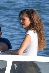 zendaya-coleman-venice-italy-09-27-2018-6.jpg