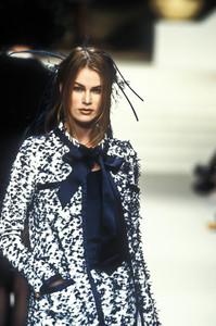 1018526828_Chanel1994HauteCouture28.thumb.jpg.f71dc3e161e86f4c5c56e89eb0e54d4c.jpg