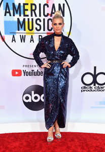 Ashlee+Simpson+2018+American+Music+Awards+zWX_SI_3-ljx.jpg