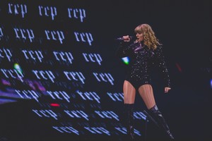         tay071018BZNimage6.jpg