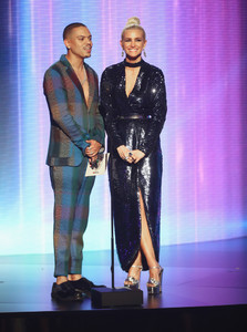 Ashlee+Simpson+2018+American+Music+Awards+AOELS2MZLnhx.jpg