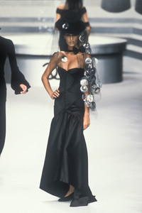 557673065_Chanel1995HauteCouture182.thumb.jpg.3487f508e0fc1cf5f1f0a1f74c2e6aa6.jpg