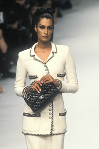 690395551_Chanel1995HauteCouture20.thumb.jpg.bff6d39873d16cd27307b9899cc3283c.jpg