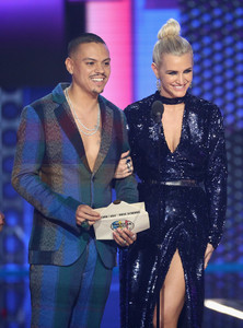 Ashlee+Simpson+2018+American+Music+Awards+D8O4ngTt7hcx.jpg