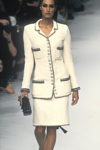 976184494_Chanel1995HauteCouture18.thumb.jpg.d8ffe7a6b53e2bcfa7e801208584c778.jpg