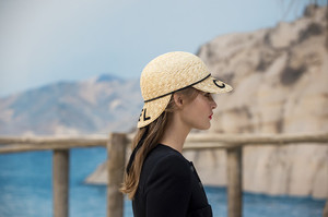 chanel-news-spring-summer-2019-focus-casquette.thumb.jpg.fbfed0cc9a7000ea3a01bfbefccdb3ee.jpg