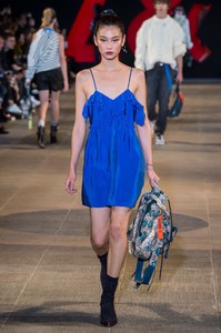 defile-zadig-amp-voltaire-printemps-ete-2019-paris-look-18.thumb.jpg.188d00d62aec14d61a97b1b6c6c7d0ab.jpg