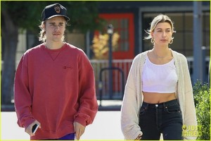 justin-bieber-hailey-baldwin-get-breakfast-together-la-04.jpg