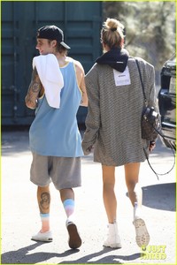 justin-bieber-hailey-baldwin-october-2018-01.jpg