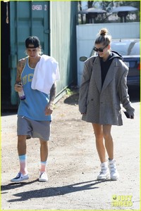 justin-bieber-hailey-baldwin-october-2018-02.jpg