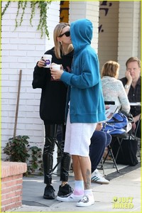 justin-bieber-hailey-baldwin-pack-on-pda-at-coffee-shop-13.jpg