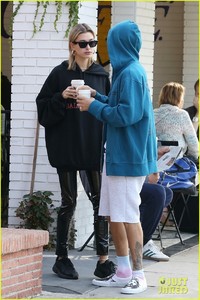 justin-bieber-hailey-baldwin-pack-on-pda-at-coffee-shop-19.jpg