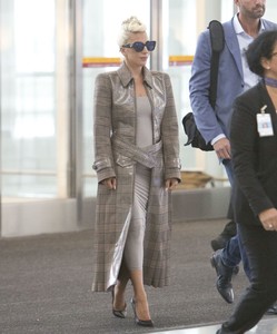 lady-gaga-arriving-at-the-toronto-airport-09-10-2018-3.jpg