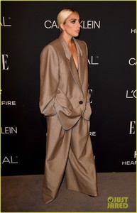 lady-gaga-suit-choice-02.jpg