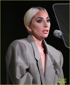 lady-gaga-suit-choice-06.jpg