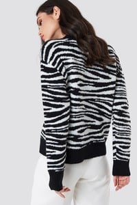 nakd_zebra_knitted_sweater_1018-000994-0041_02b.jpg