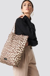 samsoesamsoe_graphic_shopper_bag_aop_1053-000461-0141_01l.jpg