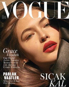 vogueturkiye-1540823858160.thumb.jpg.468942fafa903da7f2b4143429361f97.jpg