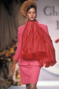 1077669574_ChristianDior1990HauteCouture49.thumb.jpg.2d0c5f97b73f1bf7e764c9a4bc669352.jpg