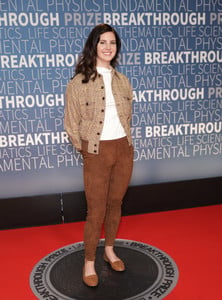 Lana+Del+Rey+2019+Breakthrough+Prize+Red+Carpet+9Iv_NCE9mUIx.jpg