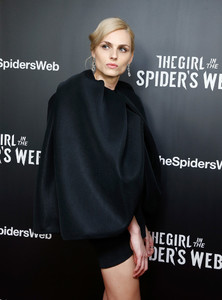 Andrea+Pejic+Girl+Spider+Web+New+York+Screening+omCluSSV5KSx.jpg