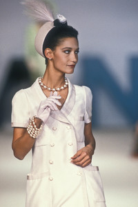 1910059737_Chanel1990HauteCouture117.thumb.jpg.6e51a4faedaa31a4b494fe1a53207efc.jpg