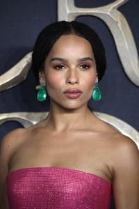 Zoe+Kravitz+Fantastic+Beasts+Crimes+Grindelwald+E7_xvDz3YxHx.jpg