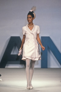 306685221_Chanel1990HauteCouture114.thumb.jpg.e189dcb30adf85912f684fc9185d55a6.jpg