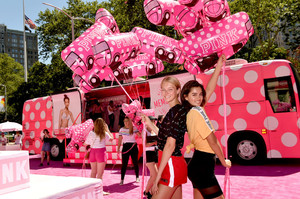 37881196_MaiaCottonVictoriaSecretPINKLaunches6vCckXXKBdBx.thumb.jpg.616edb25b60df75627f7638edb5e1b7f.jpg