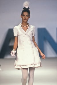 691092183_Chanel1990HauteCouture115.thumb.jpg.bfa44693b46f897adfe9f2f44480e641.jpg