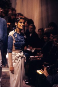 JEAN-PAUL-GAULTIER-SPRING-1994-RTW-DETAIL-68-LAETITIA-CASTA.thumb.jpg.bf49306f777790a6570a148c74315820.jpg