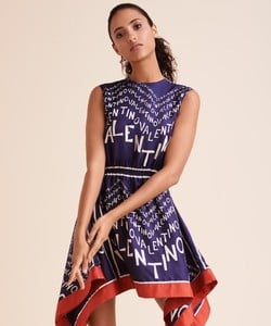 Valentino-Sleeveless-Logo-Puzzle-Print-Silk-Twill-Dress-with-Scarf-Hem-1.thumb.jpg.aa8fa7ff529c9b371efbf73e3cdb2ca3.jpg