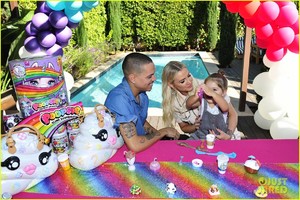 ashlee-simpson-evan-ross-jagger-surprise-party-02.JPG