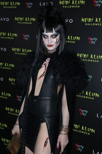 grace-elizabeth-at-heidi-klum-s-halloween-party-in-new-york-10-31-2018-10.jpg