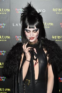 grace-elizabeth-at-heidi-klum-s-halloween-party-in-new-york-10-31-2018-3.jpg