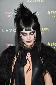 grace-elizabeth-at-heidi-klum-s-halloween-party-in-new-york-10-31-2018-5.jpg