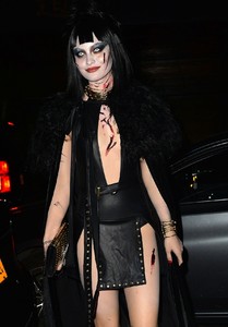 grace-elizabeth-at-heidi-klum-s-halloween-party-in-new-york-10-31-2018-6.jpg