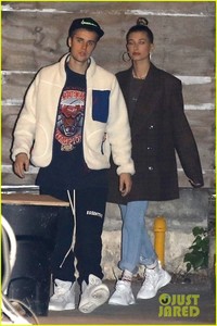 hailey-justin-bieber-church-november-2018l-01.jpg