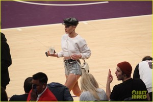 halsey-lakers-game-06.jpg