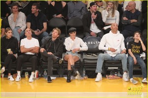 halsey-lakers-game-08.jpg