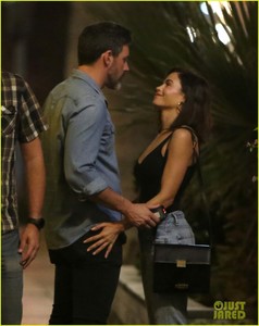 jenna-dewan-boyfriend-steve-kazee-kiss-embrace-01.JPG